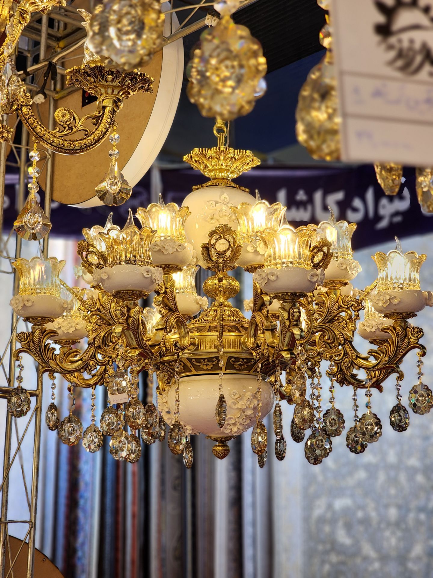 آرامیس سرامیک گل برجسته